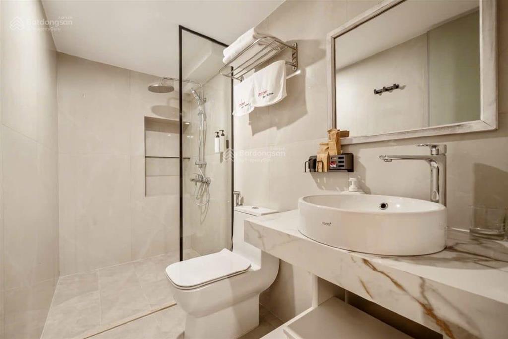 Bán tòa căn hộ khách sạn 11 tầng đường dương đình nghệ  sát biển mỹ khê  dt 350 triệu/tháng