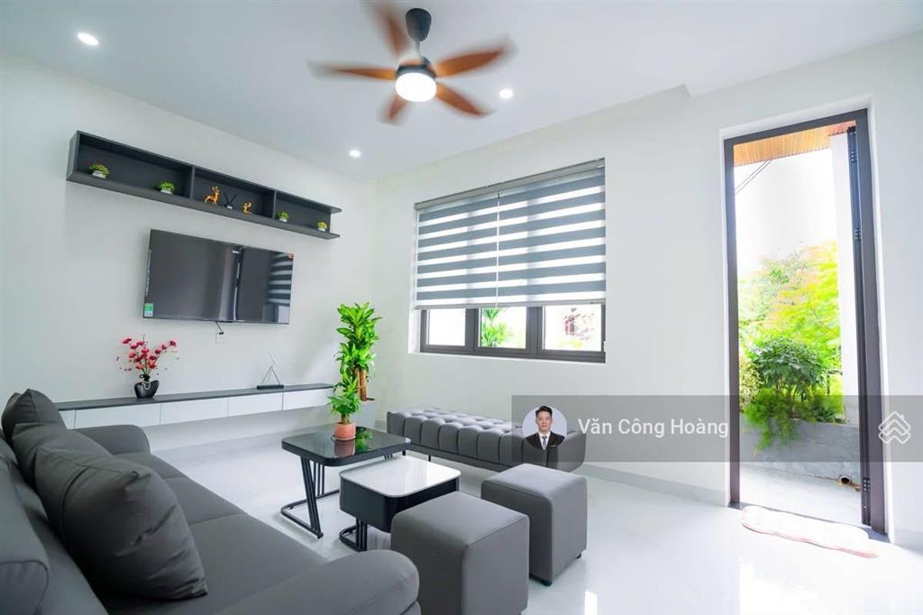Căn nhà đẹp tầng đường 7.5m ngay bãi biển mân thái, chợ hải sản  103m2 rộng rãi  giá tốt