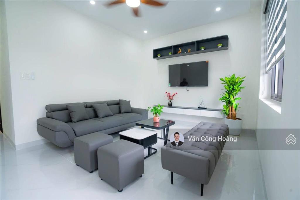 Căn nhà đẹp tầng đường 7.5m ngay bãi biển mân thái, chợ hải sản  103m2 rộng rãi  giá tốt