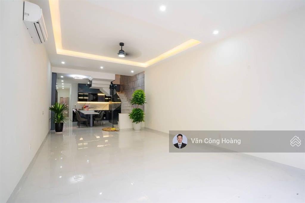 Căn nhà đẹp tầng đường 7.5m ngay bãi biển mân thái, chợ hải sản  103m2 rộng rãi  giá tốt