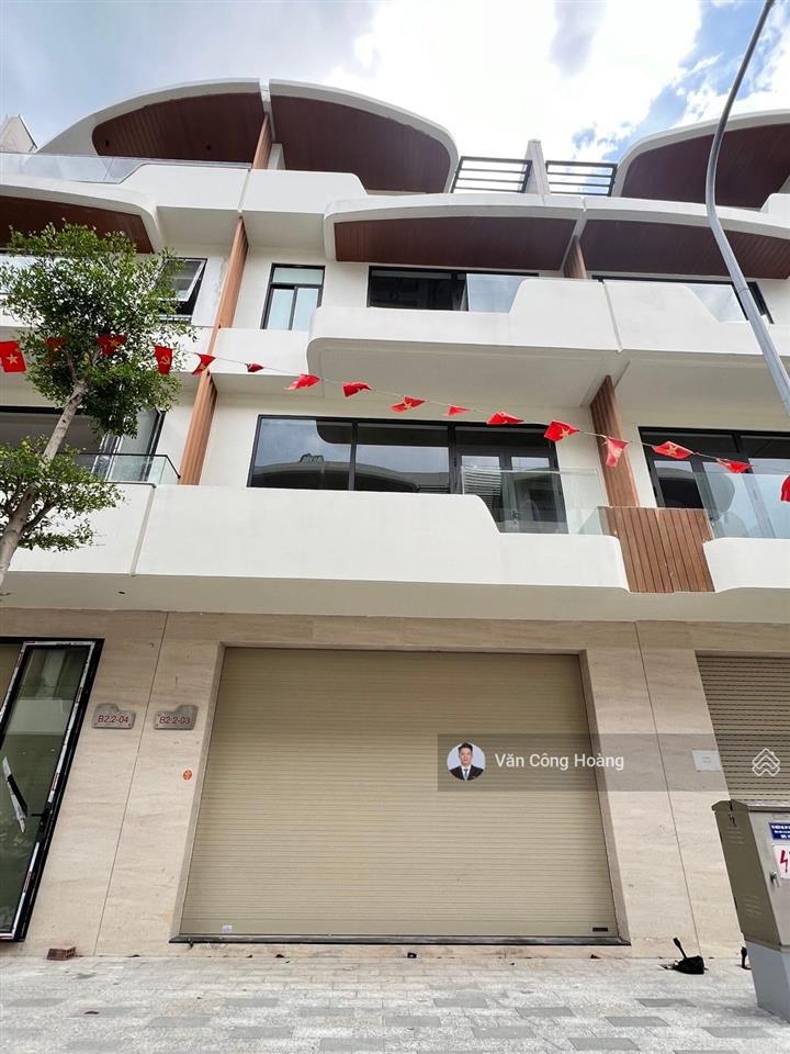 Giá cực tốt cho 1 căn nhà phố 4.5 tầng elisa ngay sát sông hàn đà nẵng downtown  ngang 6m