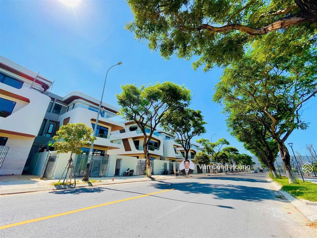 Căn biệt thự mặt sông trực diện thăng long  293m2 ngay trung tâm tổ hợp danang downtown