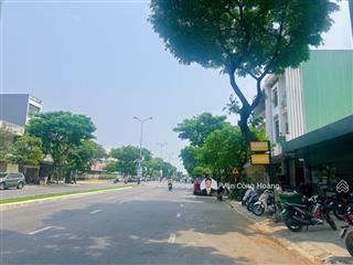 Mặt tiền đường xuân thuỷ đối diện công viên thanh niên  ngang 7.5m cực đẹp làm văn phòng