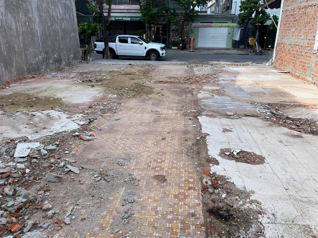 Cặp đất đẹp đường 7.5m phùng tá chu, ngay biển mân thái  140m2 ngang 10m  giá cực tốt