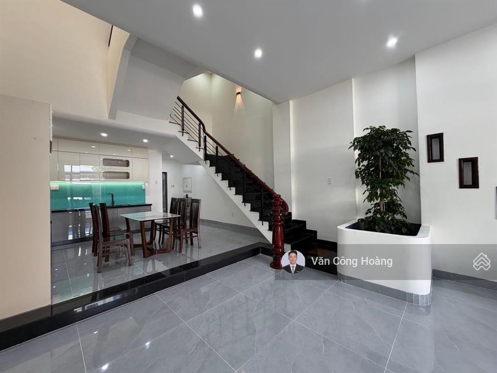 Nhà 4 tầng 5pn mặt đường ngô thị liễu, cạnh bv vinmec  trung tâm hòa cường