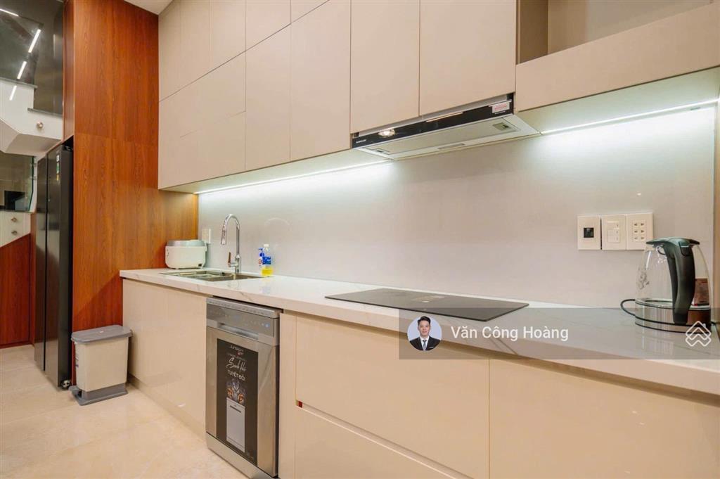Căn villa hồ bơi  góc 2 mặt tiền sát sông khu nam việt á  200m2 sẵn cho thuê 60 triệu  giá tốt