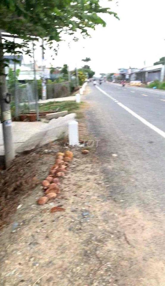 CẦN BÁN ĐẤT 3 MẶT TIỀN ĐƯỜNG QUỐC LỘ 57