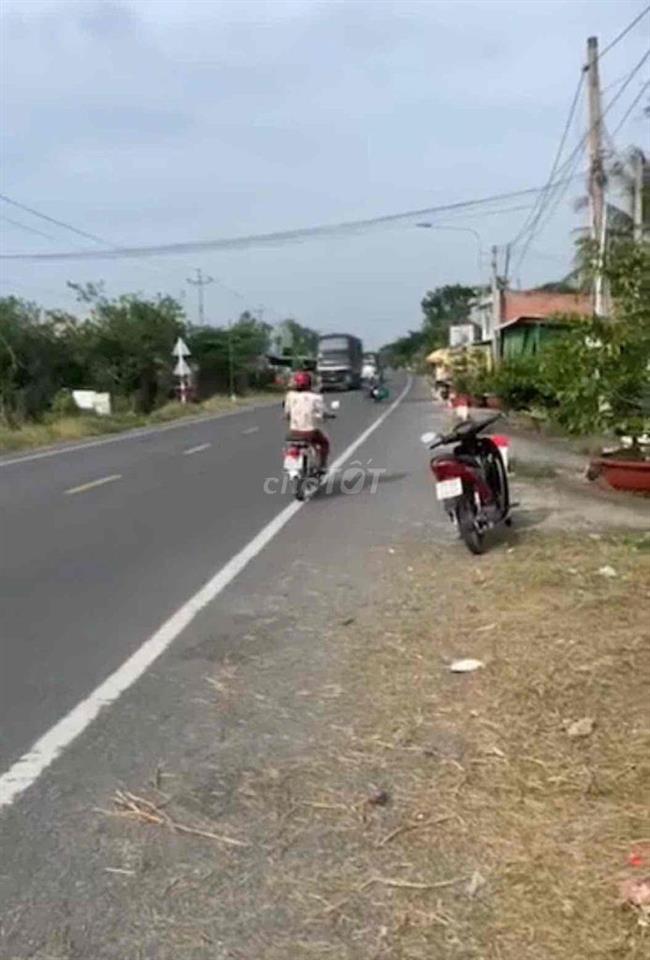 CẦN BÁN ĐẤT 3 MẶT TIỀN ĐƯỜNG QUỐC LỘ 57