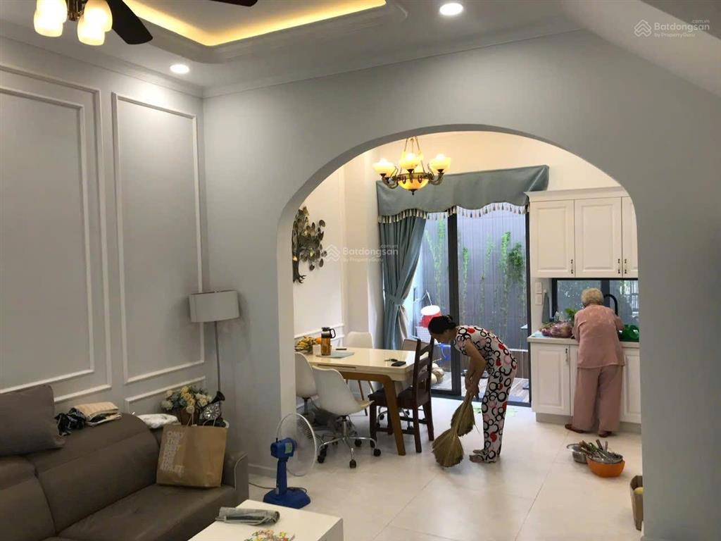 Chính chủ đi định cư cần bán gấp full nội thất cao cấp  đã có sổ