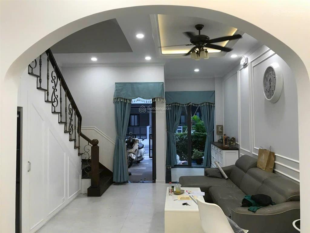 Chính chủ đi định cư cần bán gấp full nội thất cao cấp  đã có sổ