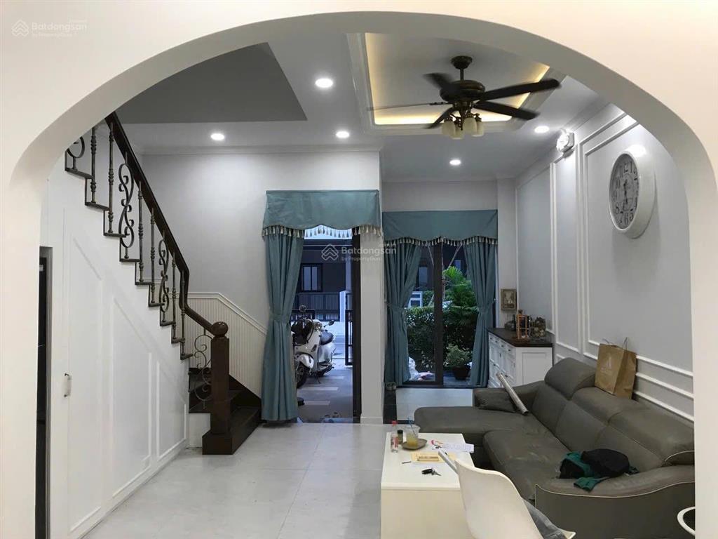 Chính chủ đi định cư cần bán gấp full nội thất cao cấp  đã có sổ