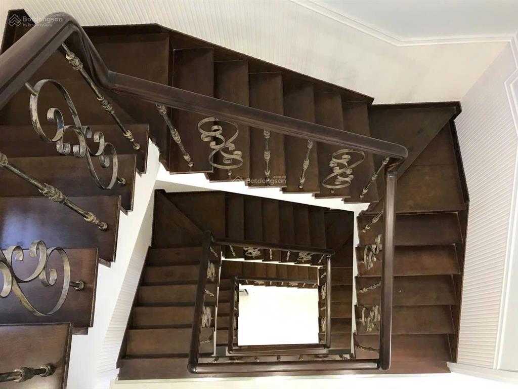 Chính chủ đi định cư cần bán gấp full nội thất cao cấp  đã có sổ