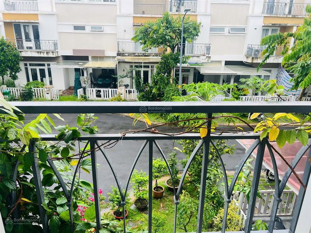 Căn nhà dành cho người thích sự rộng rãi ngang 7,5m hiếm có