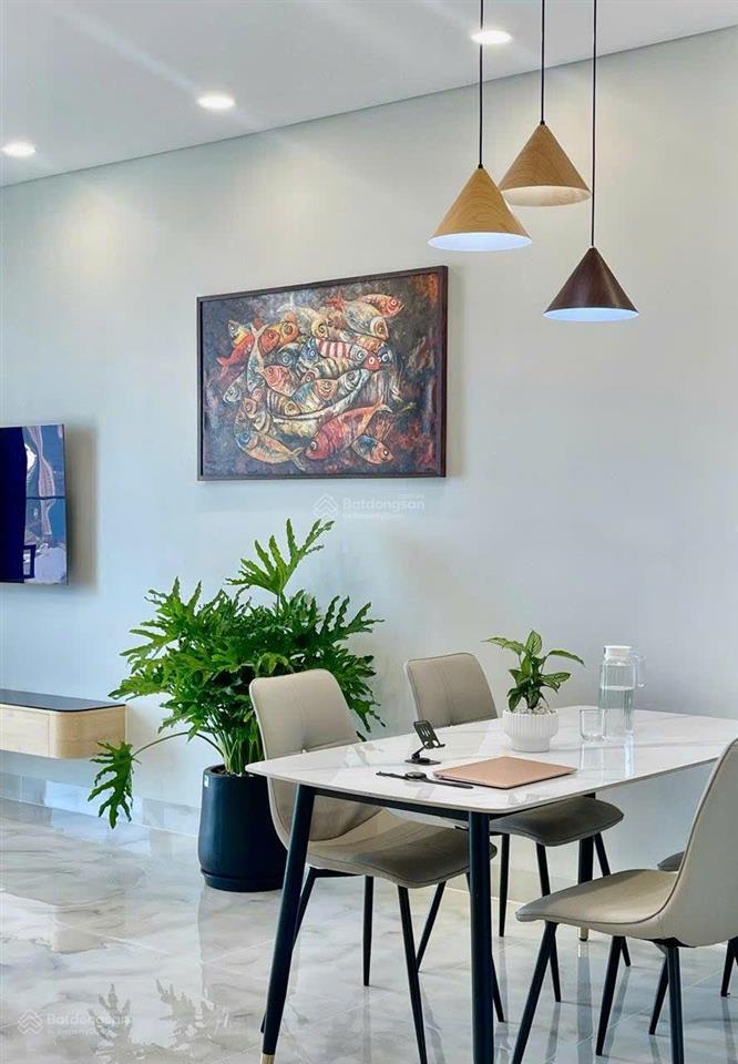 Căn hộ 2pn view biển tầng cao nội thất mới 100%
