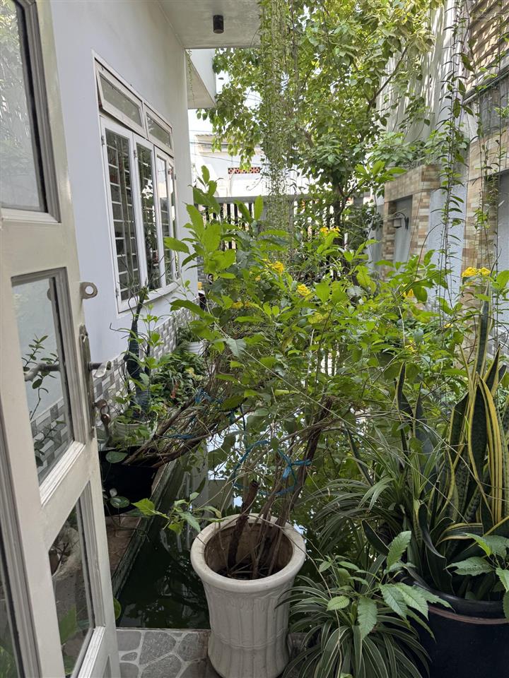 Cho thuê nhà đường 13, gần chợ linh xuân, 14 tr/th, 112m2, 3pn, 3wc, 2 tầng (1 trệt, 1 lầu, sân)