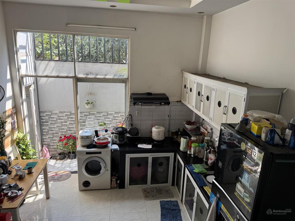 Cho thuê nhà đường 13, gần chợ linh xuân, 14 tr/th, 112m2, 3pn, 3wc, 2 tầng (1 trệt, 1 lầu, sân)