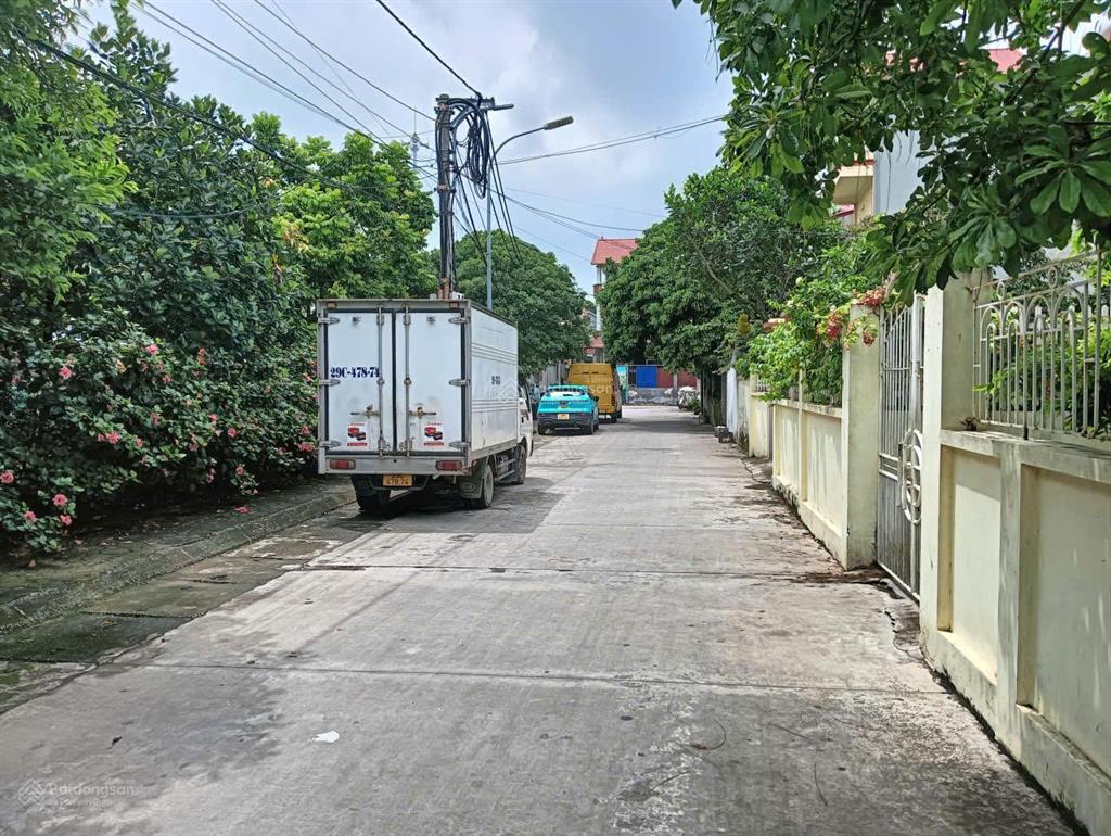 Hàng hiếm có khó tìm 1 lô duy nhất tại tổ 3 chi đông cũ  diện tích 42m2 mặt tiền 5 mét