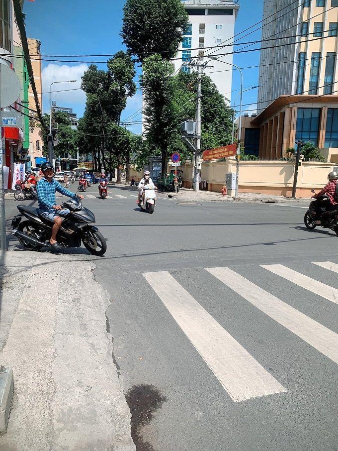 Bán nhà mặt tiền kinh doanh Nguyễn Thái Bình, P4, Tân Bình, 72m2, 3 tầng. 6 phòng ngủ