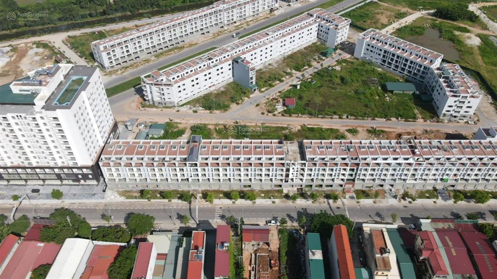 Duy nhất độc nhất 1 lô đất 77m2 mt 5m hướng đông nam lưu không 10m trước nhà cực phẩm ạ