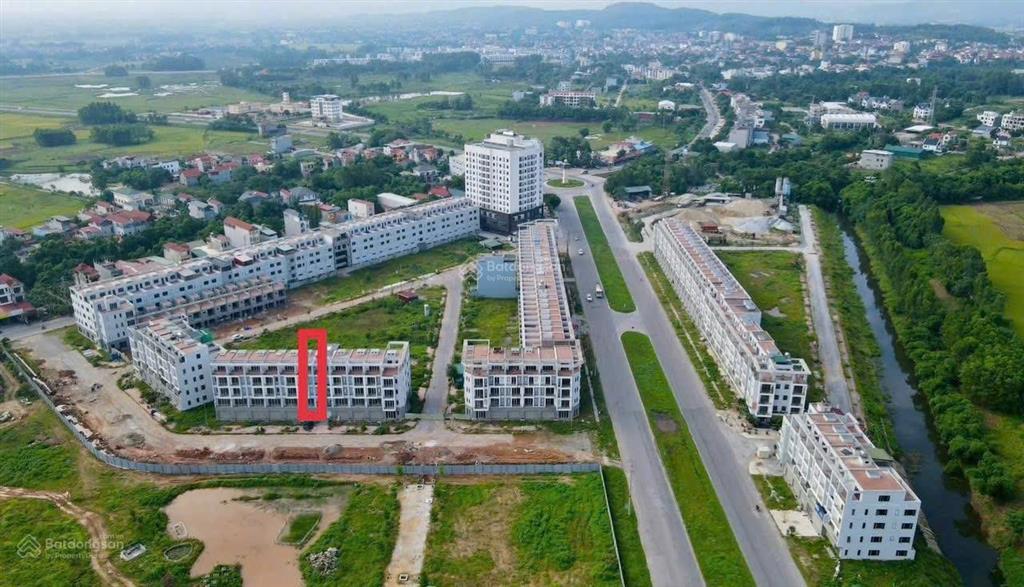 Duy nhất độc nhất 1 lô đất 77m2 mt 5m hướng đông nam lưu không 10m trước nhà cực phẩm ạ