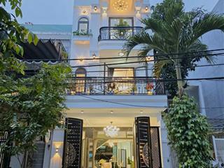 Bán gấp nhà đẹp thiết kế tân cổ điển, cách biển 800m, khu dân trí cao, đủ tiện ích, nhỉnh 8 tỷ