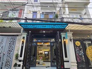Bán gấp nhà 3 tầng kiên cố kiệt ô tô, vị trí đẹp, khu dân cư an ninh, đủ tiện ích, ban công thoáng