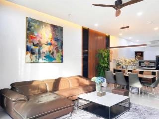 Bán gấp biệt thự sơn trà, gần dự án lớn, sân vườn thoáng mát, thiết kế hiện đại, dòng tiền 50tr/th