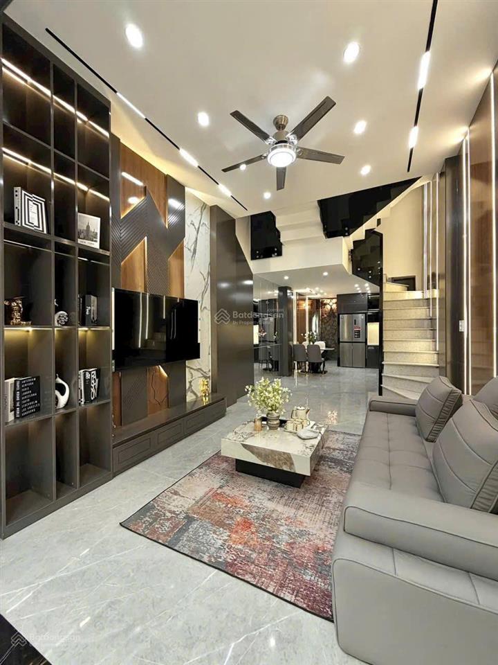 Bán gấp nhà 3 tầng kiệt 5m, oto tránh, thiết kế hiện đại, nở hậu, full nội thất, đầy đủ công năng