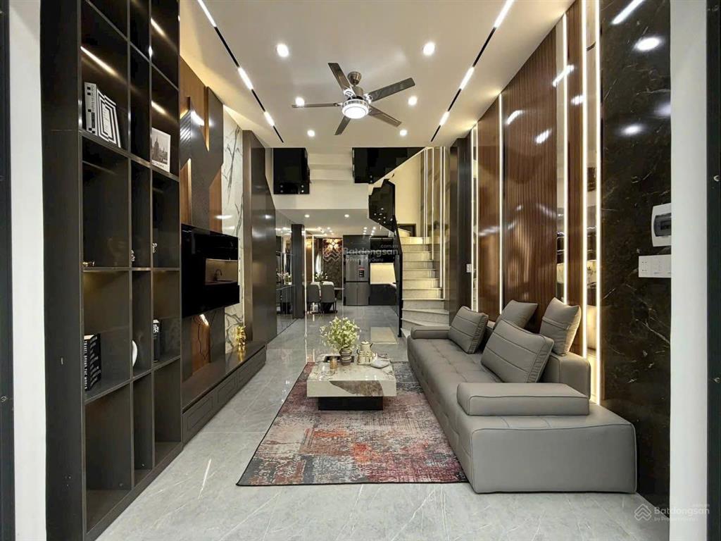 Bán gấp nhà 3 tầng kiệt 5m, oto tránh, thiết kế hiện đại, nở hậu, full nội thất, đầy đủ công năng