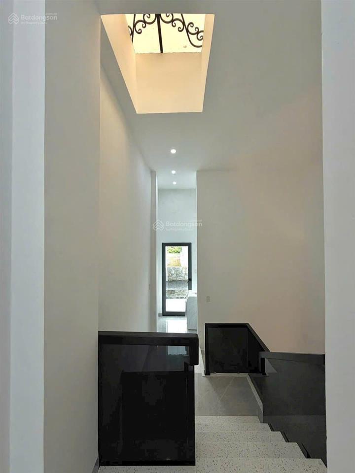 Bán gấp nhà 3 tầng kiệt 5m, oto tránh, thiết kế hiện đại, nở hậu, full nội thất, đầy đủ công năng