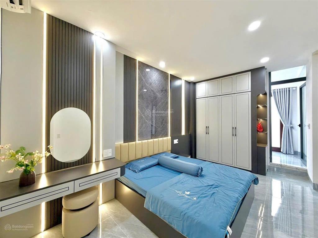 Bán gấp nhà 2 tầng mới xây, kiệt oto, gần biển, khu dân trí, sân xe rộng, đủ công năng