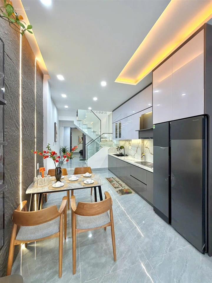 Bán gấp nhà 2 tầng mới xây, kiệt oto, gần biển, khu dân trí, sân xe rộng, đủ công năng