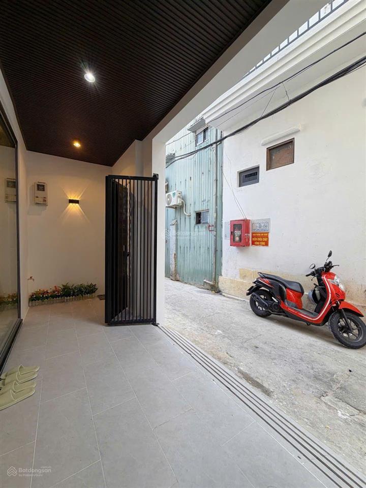 Bán gấp nhà 2 mặt kiệt gần biển, đủ tiện ích xung quanh, 3pn, hướng chính đông bắc, tặng nội thất