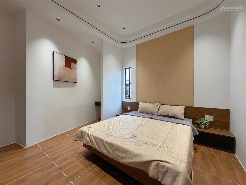Bán gấp nhà 2 mặt kiệt gần biển, đủ tiện ích xung quanh, 3pn, hướng chính đông bắc, tặng nội thất