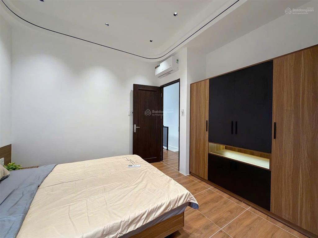 Bán gấp nhà 2 mặt kiệt gần biển, đủ tiện ích xung quanh, 3pn, hướng chính đông bắc, tặng nội thất