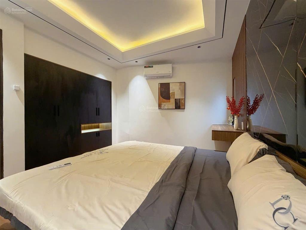 Bán gấp nhà 2 mặt kiệt gần biển, đủ tiện ích xung quanh, 3pn, hướng chính đông bắc, tặng nội thất