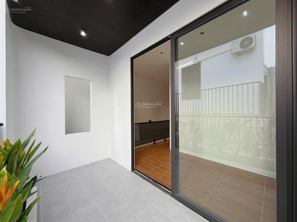 Bán gấp nhà 2 mặt kiệt gần biển, đủ tiện ích xung quanh, 3pn, hướng chính đông bắc, tặng nội thất