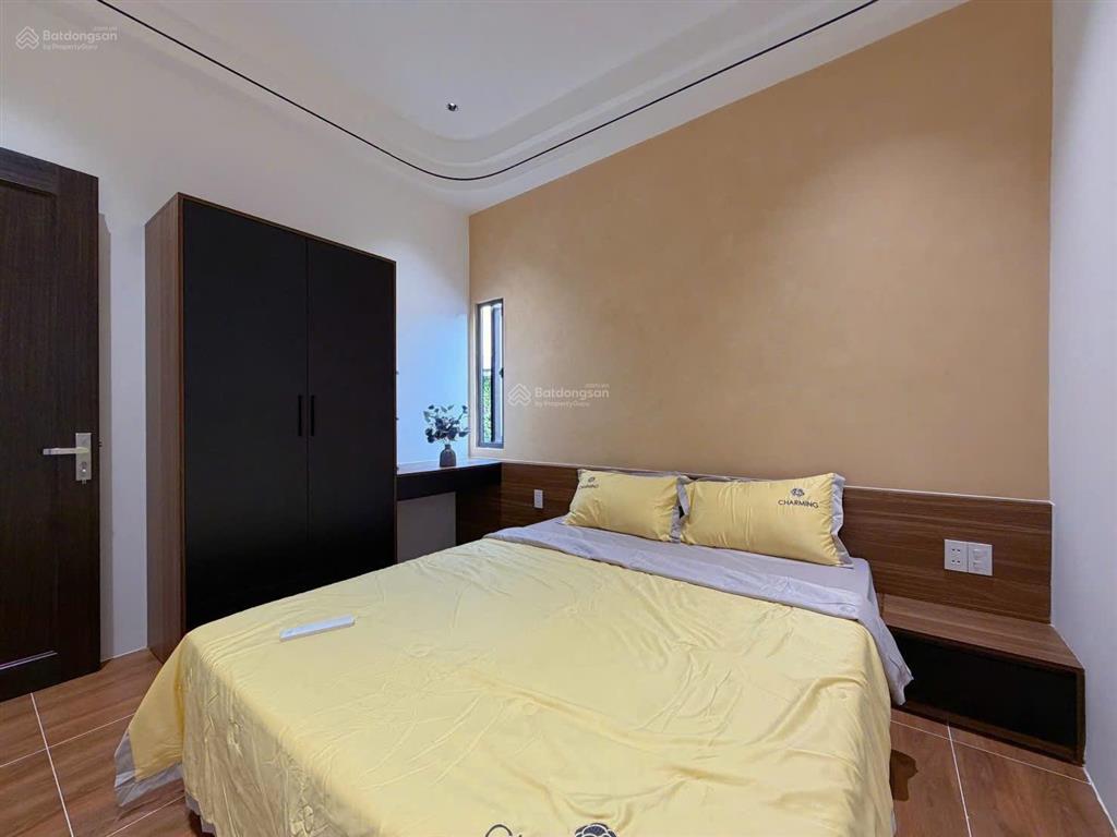 Bán gấp nhà 2 mặt kiệt gần biển, đủ tiện ích xung quanh, 3pn, hướng chính đông bắc, tặng nội thất