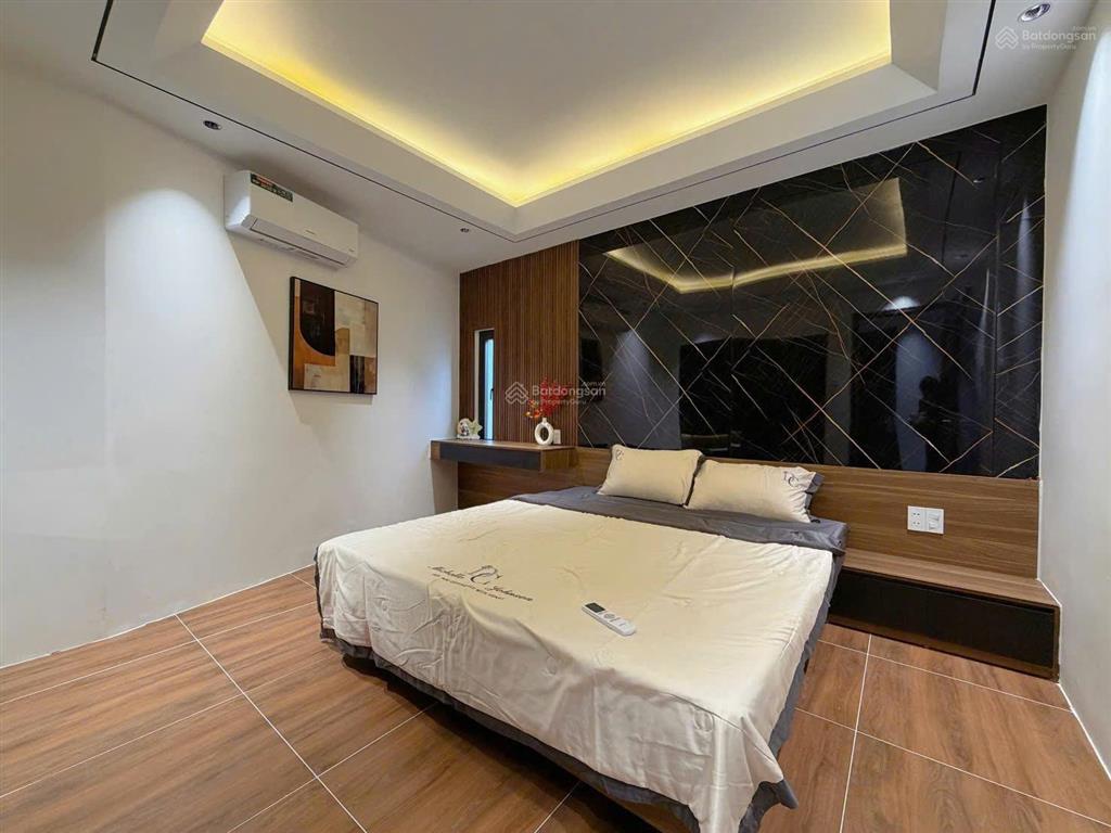 Bán gấp nhà 2 mặt kiệt gần biển, đủ tiện ích xung quanh, 3pn, hướng chính đông bắc, tặng nội thất