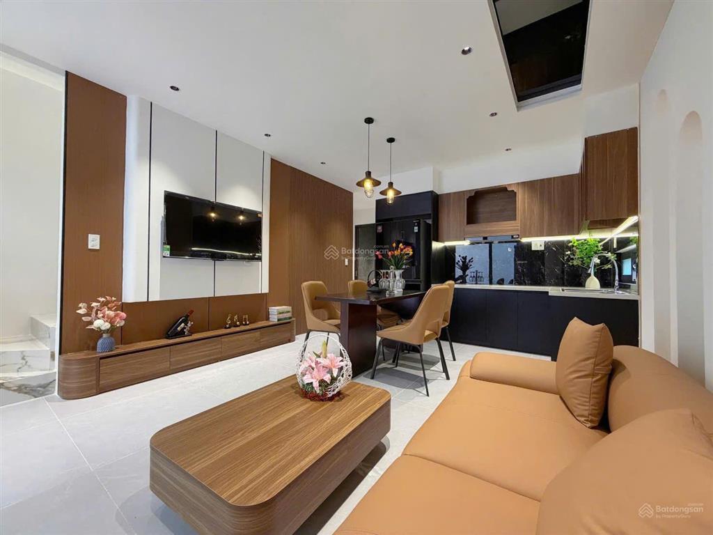 Bán gấp nhà 2 mặt kiệt gần biển, đủ tiện ích xung quanh, 3pn, hướng chính đông bắc, tặng nội thất