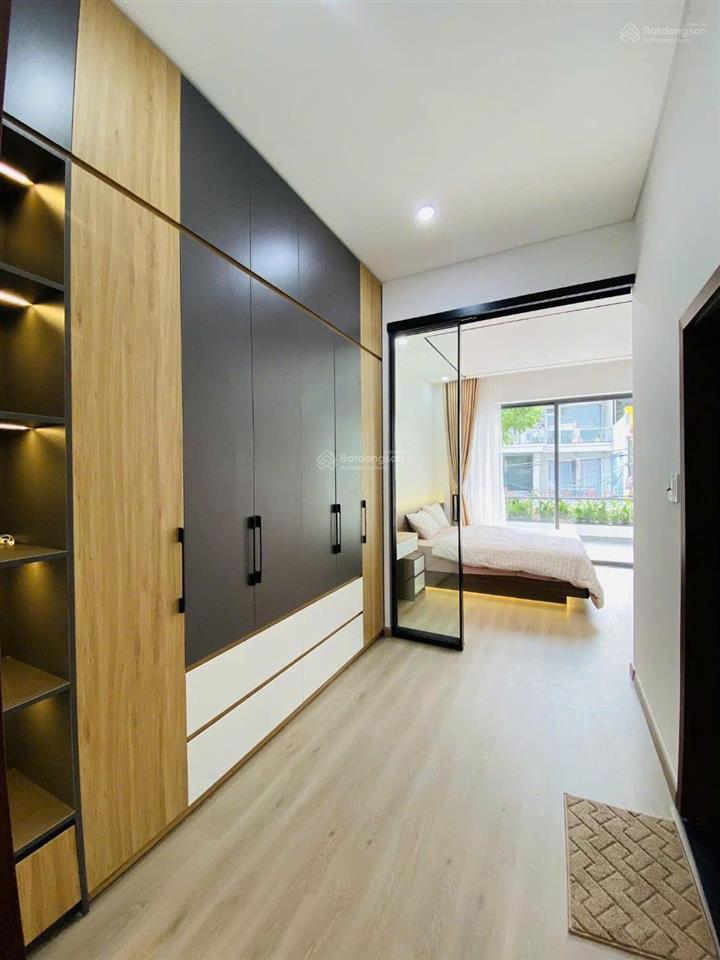 Bán gấp nhà 3 tầng cách biển 150m, sân đậu oto, nhà xây mới, fill nội thất, mặt tiền 7m5 giá tốt