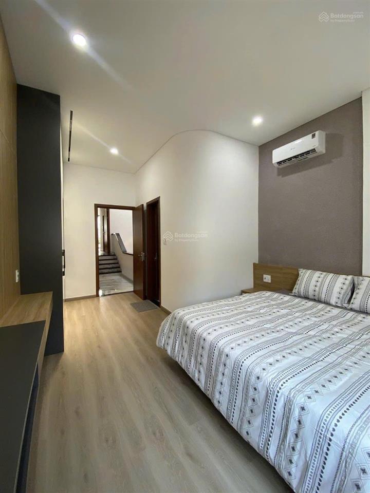 Bán gấp nhà 3 tầng cách biển 150m, sân đậu oto, nhà xây mới, fill nội thất, mặt tiền 7m5 giá tốt