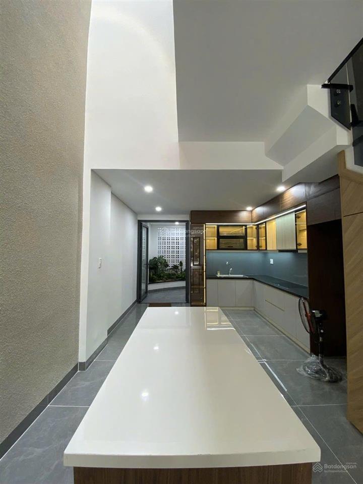 Bán gấp nhà 3 tầng cách biển 150m, sân đậu oto, nhà xây mới, fill nội thất, mặt tiền 7m5 giá tốt