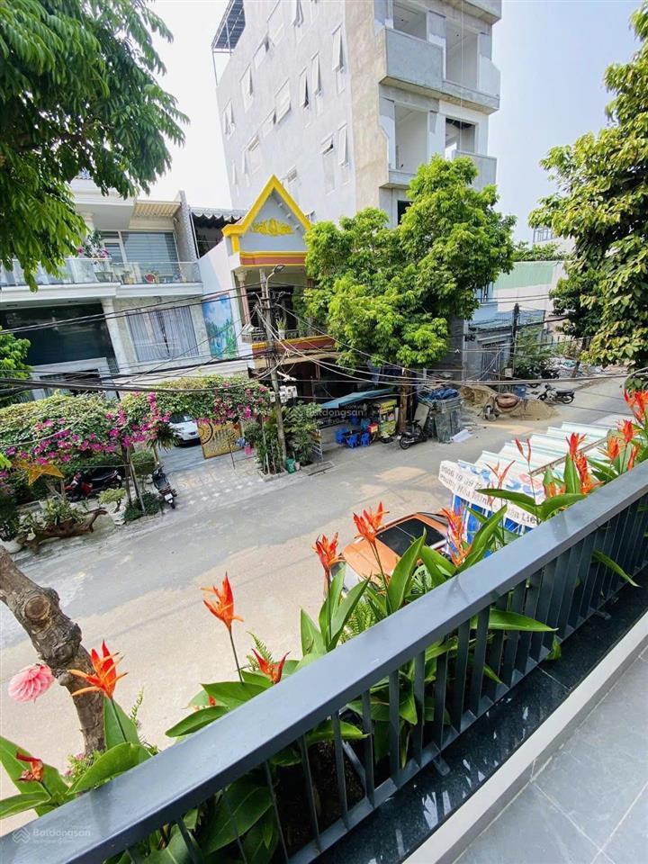 Bán gấp nhà 3 tầng cách biển 150m, sân đậu oto, nhà xây mới, fill nội thất, mặt tiền 7m5 giá tốt