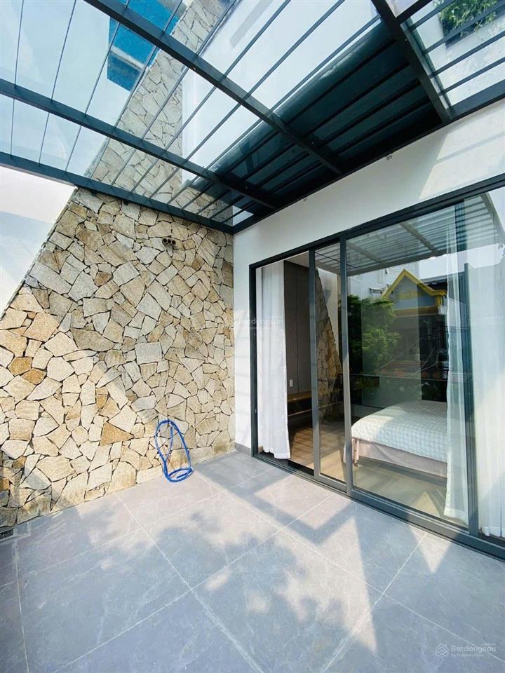Bán gấp nhà 3 tầng cách biển 150m, sân đậu oto, nhà xây mới, fill nội thất, mặt tiền 7m5 giá tốt