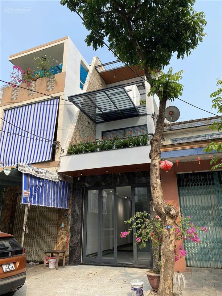 Bán gấp nhà 3 tầng cách biển 150m, sân đậu oto, nhà xây mới, fill nội thất, mặt tiền 7m5 giá tốt