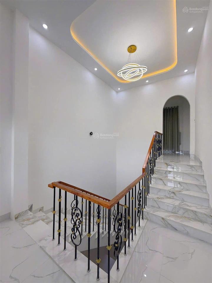 Bán nhanh nhà 3 tầng, đầy đủ nội thất, công năng đầy đủ, khu dân trí cao, đủ tiện ích, có bớt