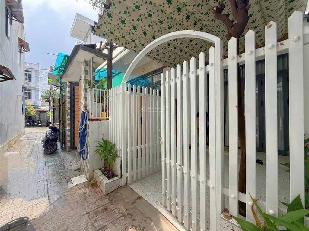 Bán nhanh nhà 3 tầng, đầy đủ nội thất, công năng đầy đủ, khu dân trí cao, đủ tiện ích, có bớt