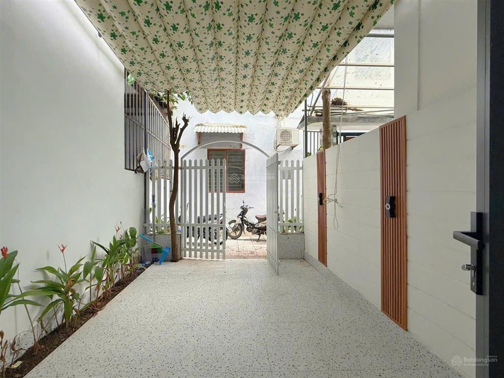 Bán nhanh nhà 3 tầng, đầy đủ nội thất, công năng đầy đủ, khu dân trí cao, đủ tiện ích, có bớt
