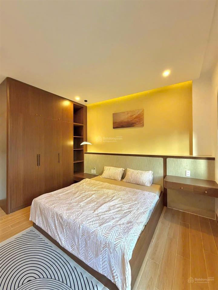 Bán nhanh nhà 3 tầng xây mới, thiết kế hiện đại, đủ tiện ích, có giếng trời, sân phơi, giá tốt